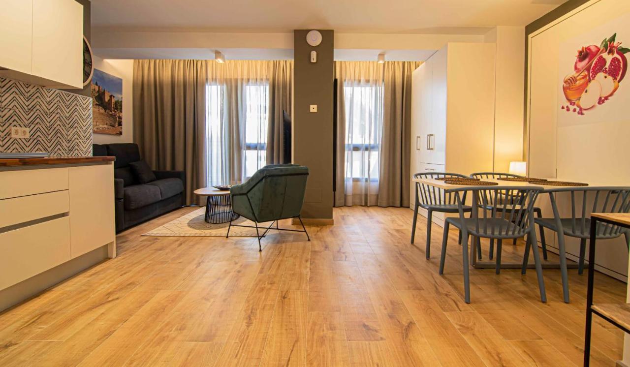 Apartamentos Leonor Malaga Exterior photo